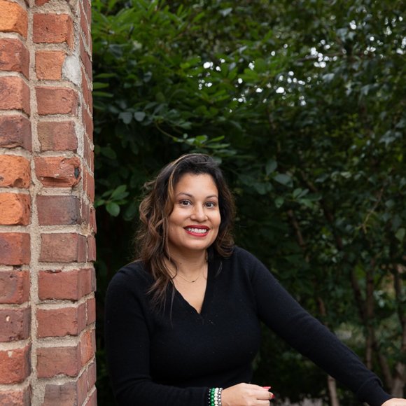 Meet your Posher, Janet - Picture 3 of 3